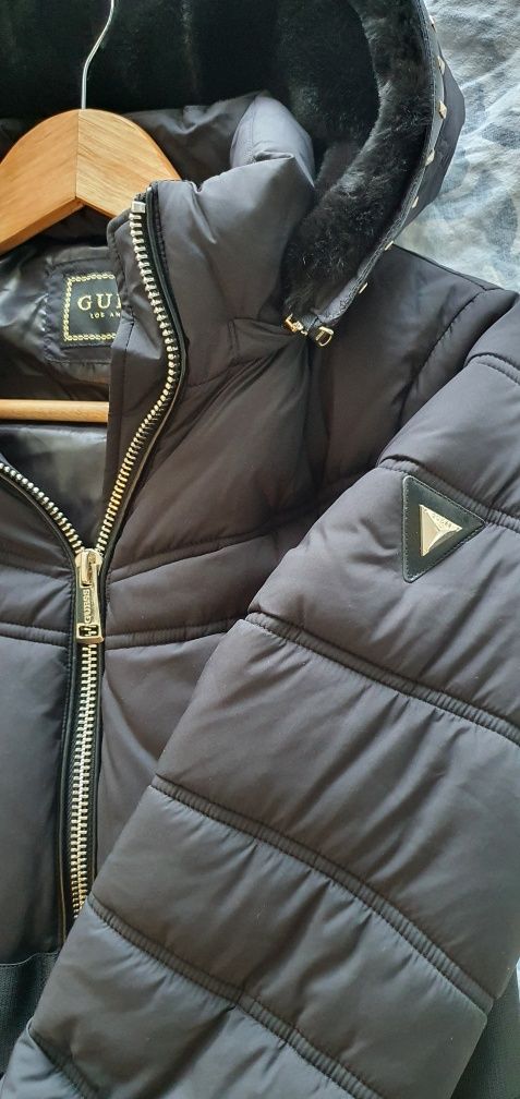 Zimowa kurtka puchowa Guess 36 S czarna taliowana