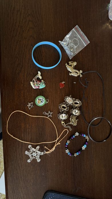 Даром отдам бижутерию для девочек