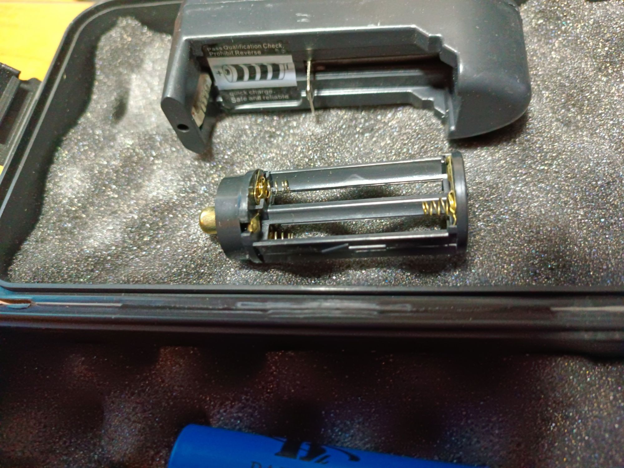 Продам тактичний ліхтарик Police 10000W BL-YZQ1-T6 ,.