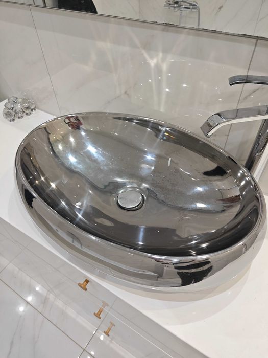 Umywalka nablatowa srebrna Rea