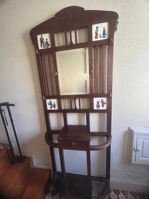 Bengaleiro com Azulejos ( muito antigo )