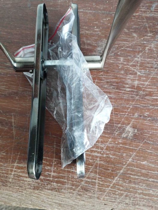 klamka do drzwi z szyldem