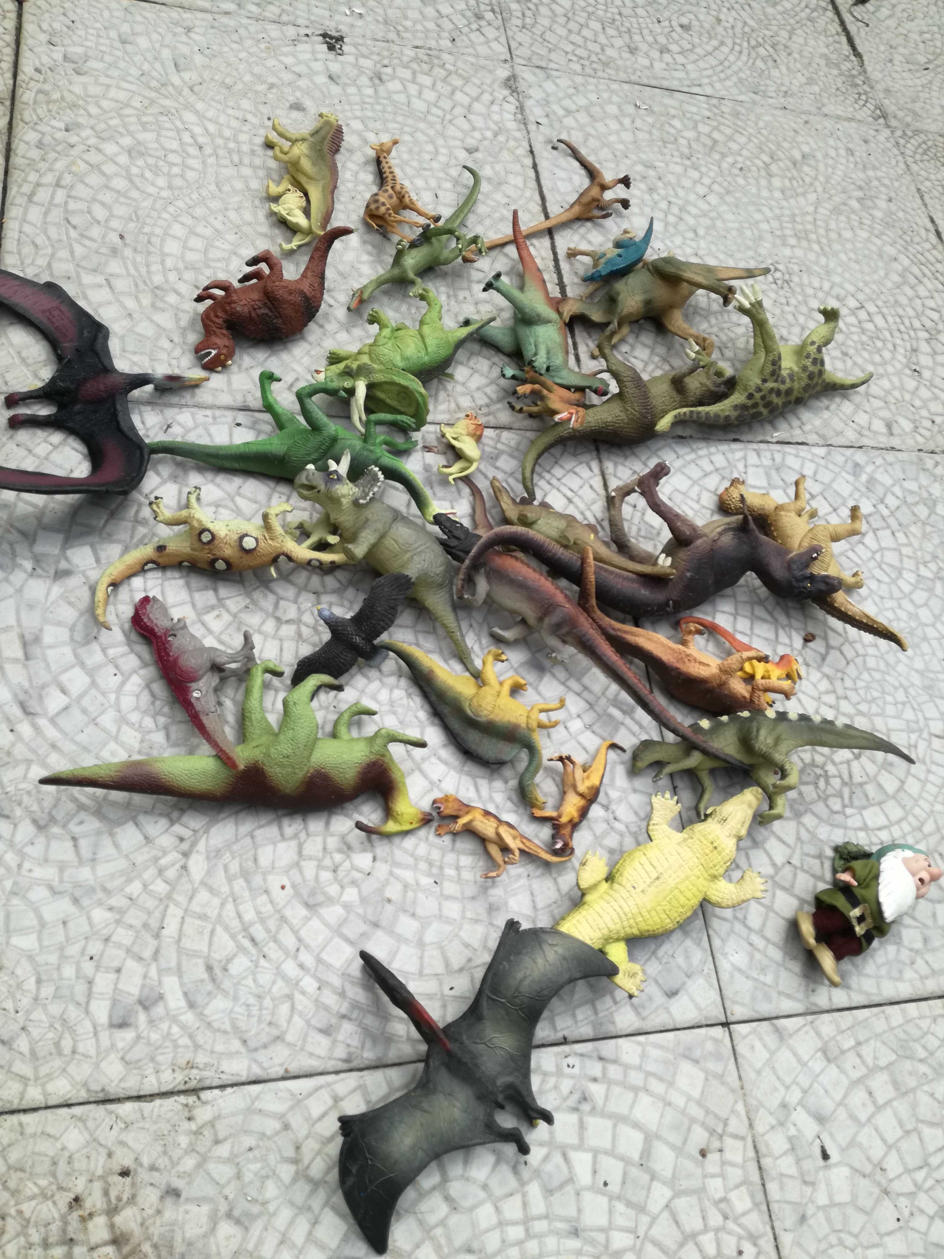 Dinossauros em resina vários