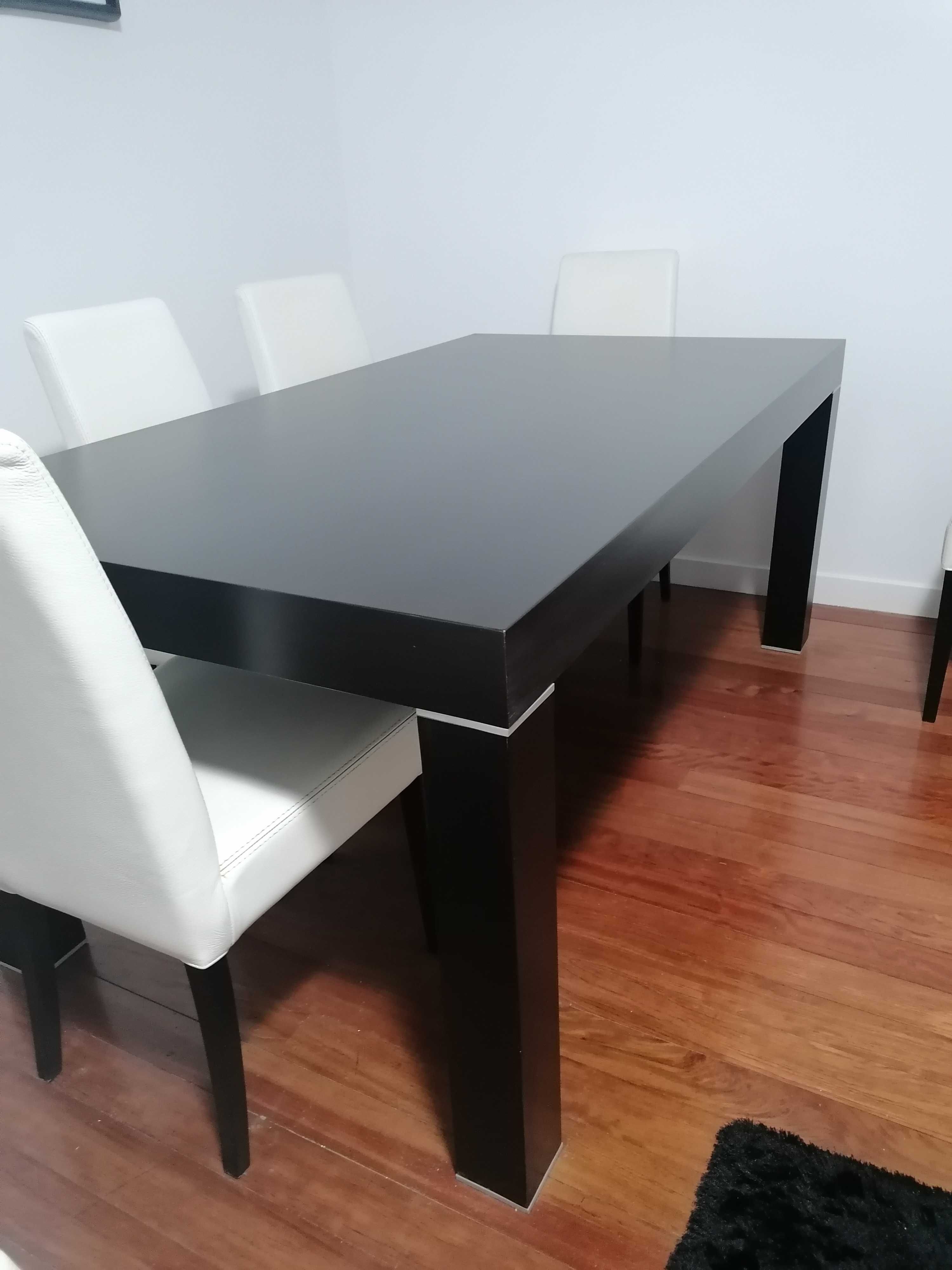 Mesa de sala de jantar