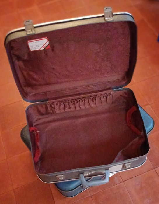 Malas de viagem antigas para decoração