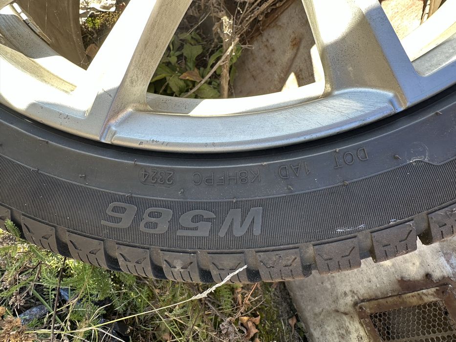 Продам комплект шини 245/40/19 зимові та диски Mercedes R19