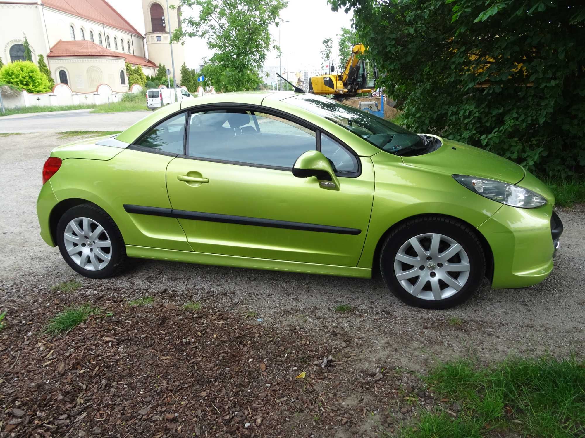 Peugeot 207 CC użytkowany przez kobietę