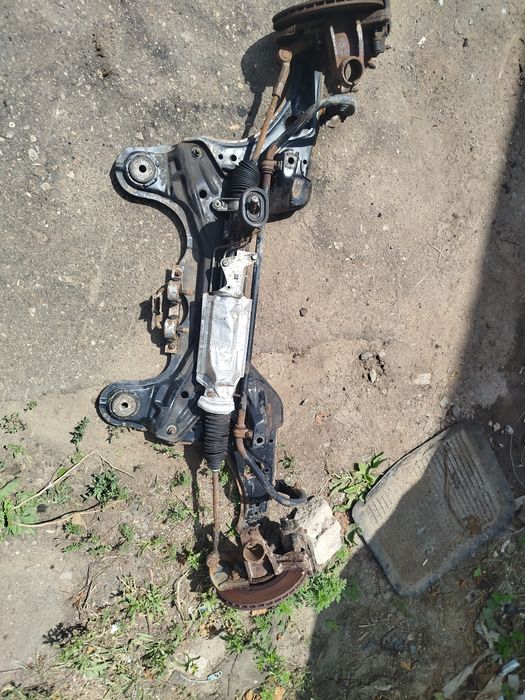 Продам подрамник на гольф 4