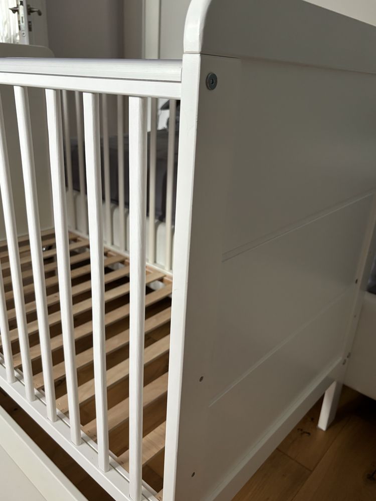 Łóżeczko Woodies Country Cot 120/60 szuflada kolka zestaw