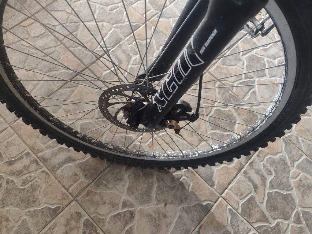 Bicicleta btt  estado razoável
