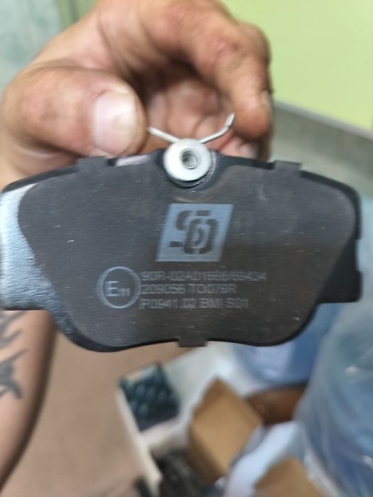 Продам колодки на мерс 124-190 та підшипник задній.