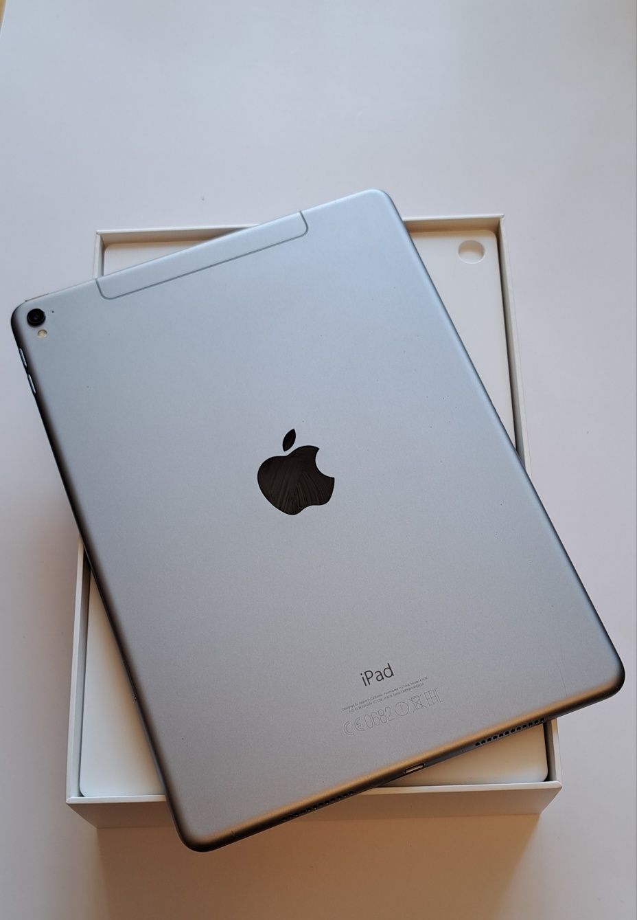 Apple iPad PRO 9,7 128GB WIFI + Cellular   A1674 Space Gray Gray