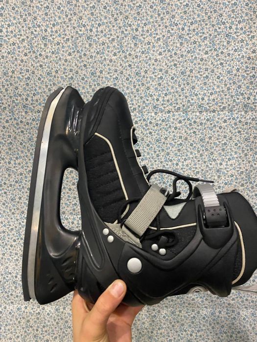 Коньки , 44 розмір , стан ідеальний з чохлом .