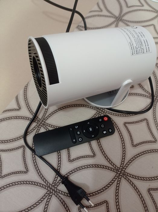 Проектор,новий,підключається через wi-fi