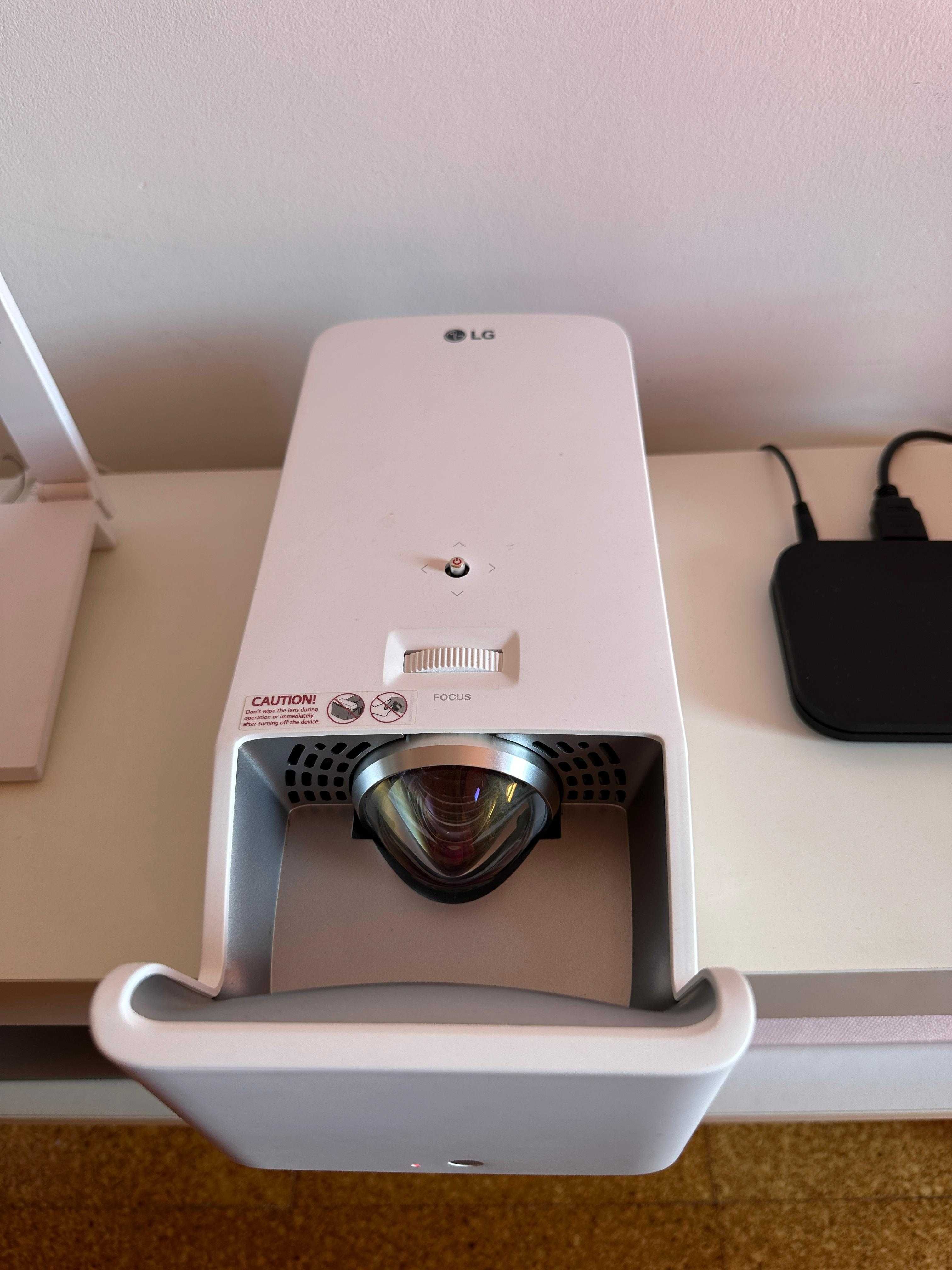 Projector LG HF65LSR
