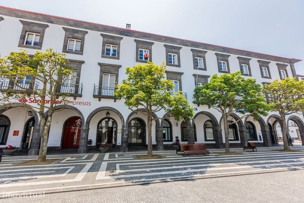 Apartamento T4 para aluguer no centro da cidade