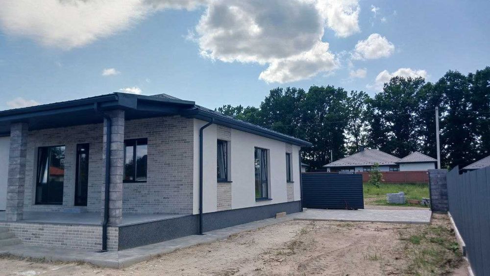 Сучасний функціональний одноповерховий будинок у Лісовій Бучі