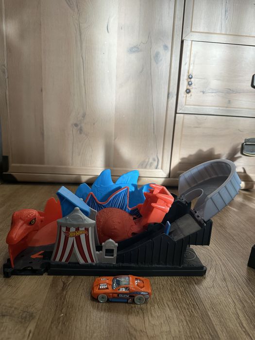 Трек Хот Вілс Стегозавр