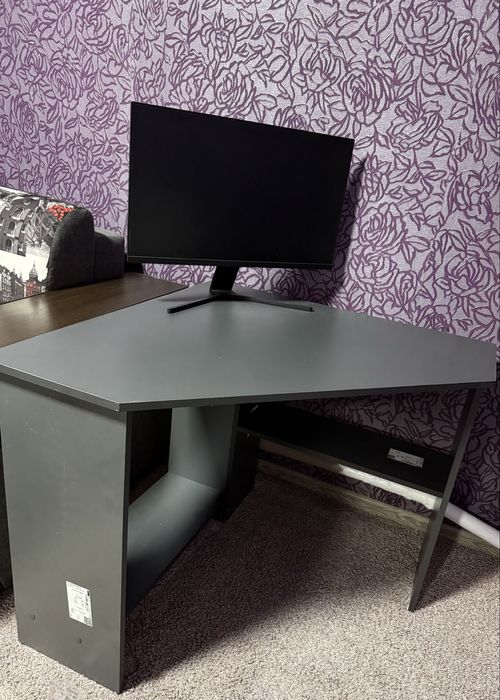 Продам компютерний стіл