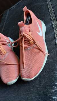 Buty sportowe firmy NIKE