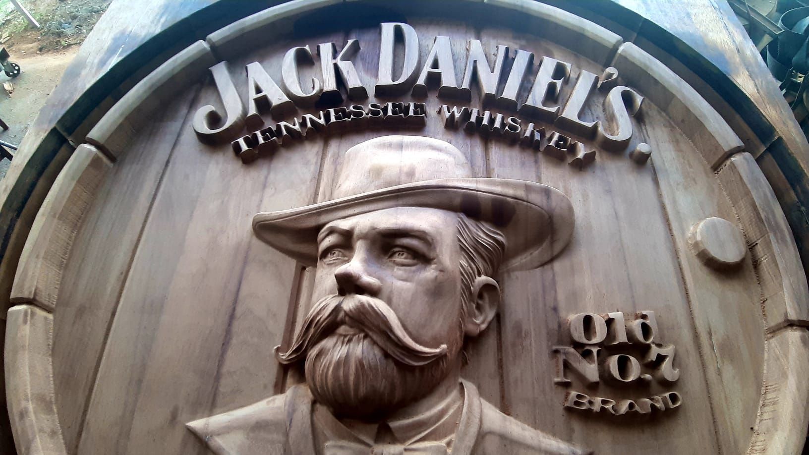 Jack Daniels, em forma tampa de uma pipa.