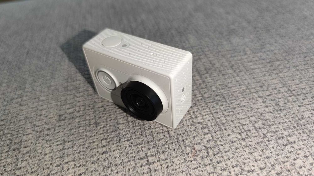 Xiaomi Yi Action Camera + selfie stick with remote control + 2x batteries (gopro)64283845052291122