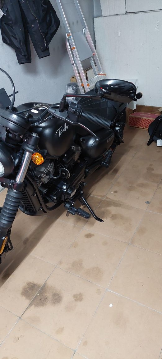 Hyosung Bobber 125