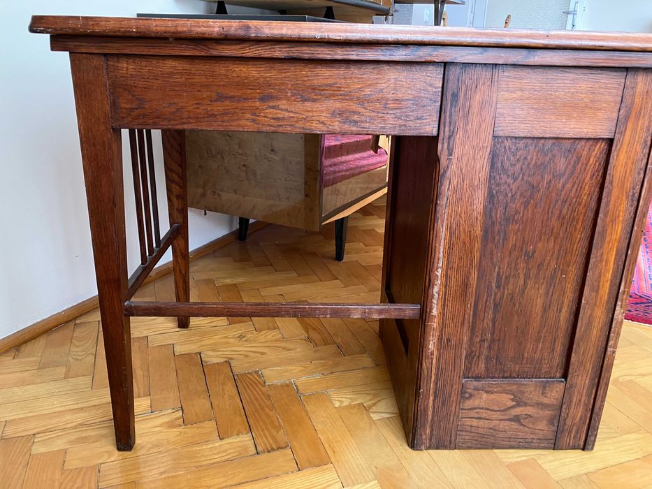 Dębowe oryginalne biurko z okresu międzywojennego W:70 cm, blat 80x50