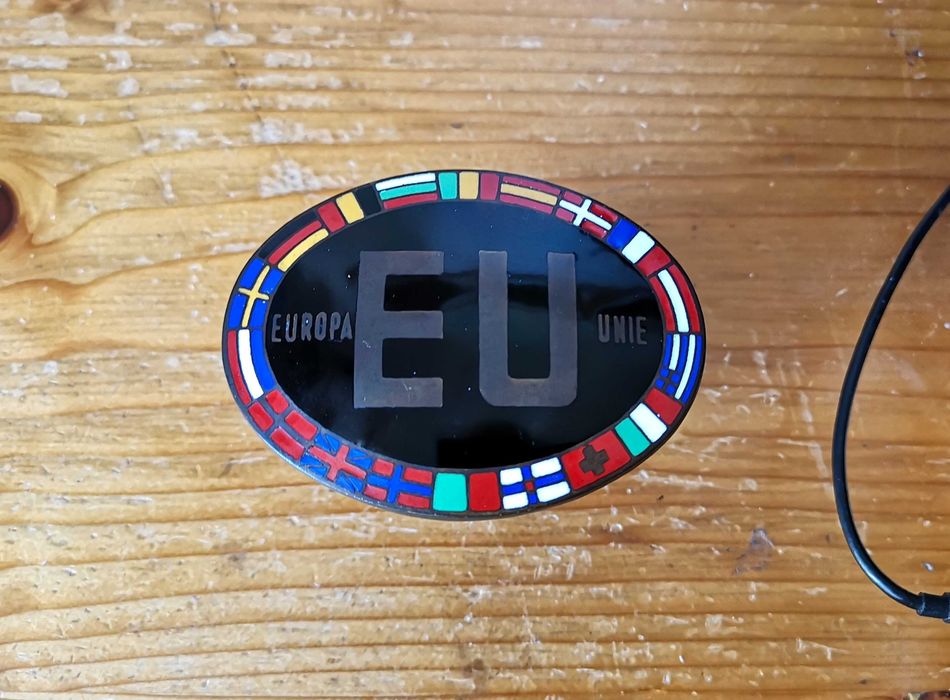 AUTOMOBILIA - Chapa UE a 18 - Portugal 1985 - ESMALTE