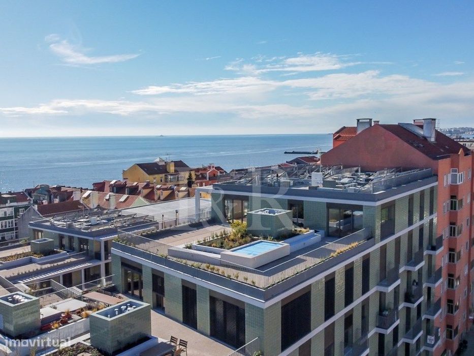 Penthouse T4+1 com terraço, piscina e vista rio no Dafundo, Oeiras