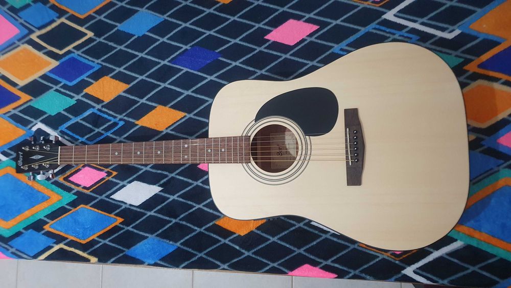 Guitar ( marca - cort )