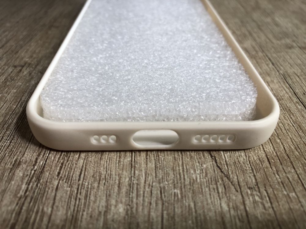 case/etui beżowy z napisem iPhone 12 Pro