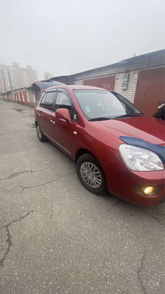 Продам Kia Carens 2008 2.0 бензин