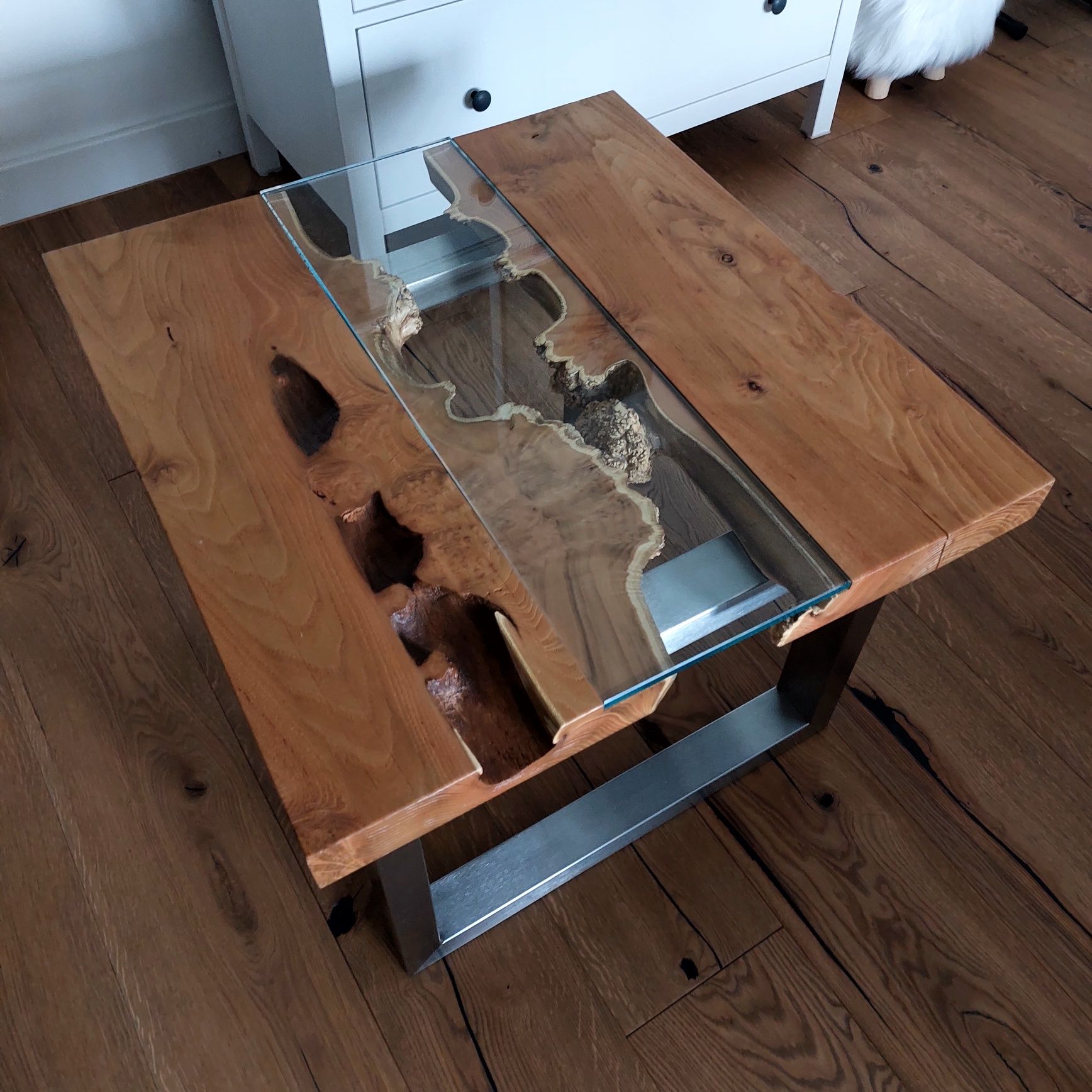stół drewniany kawowy
