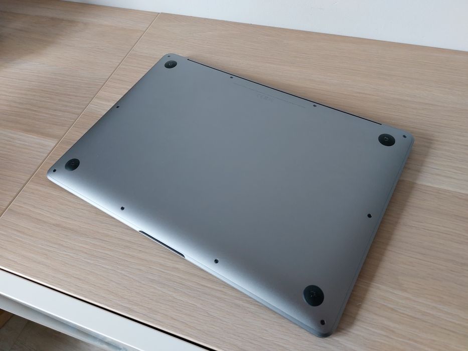 MacBook Air 13 2020 i5 8/256GB A2179