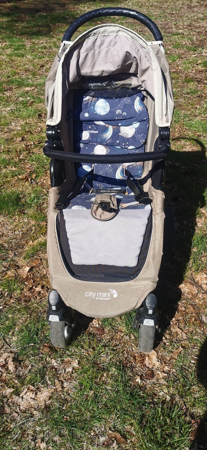 Wózek Baby jogger City Mini 4w + dodatki: podnóżek, wkładka,śpiworek,