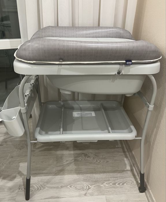 Пеленальний столик з ванночкою Chicco