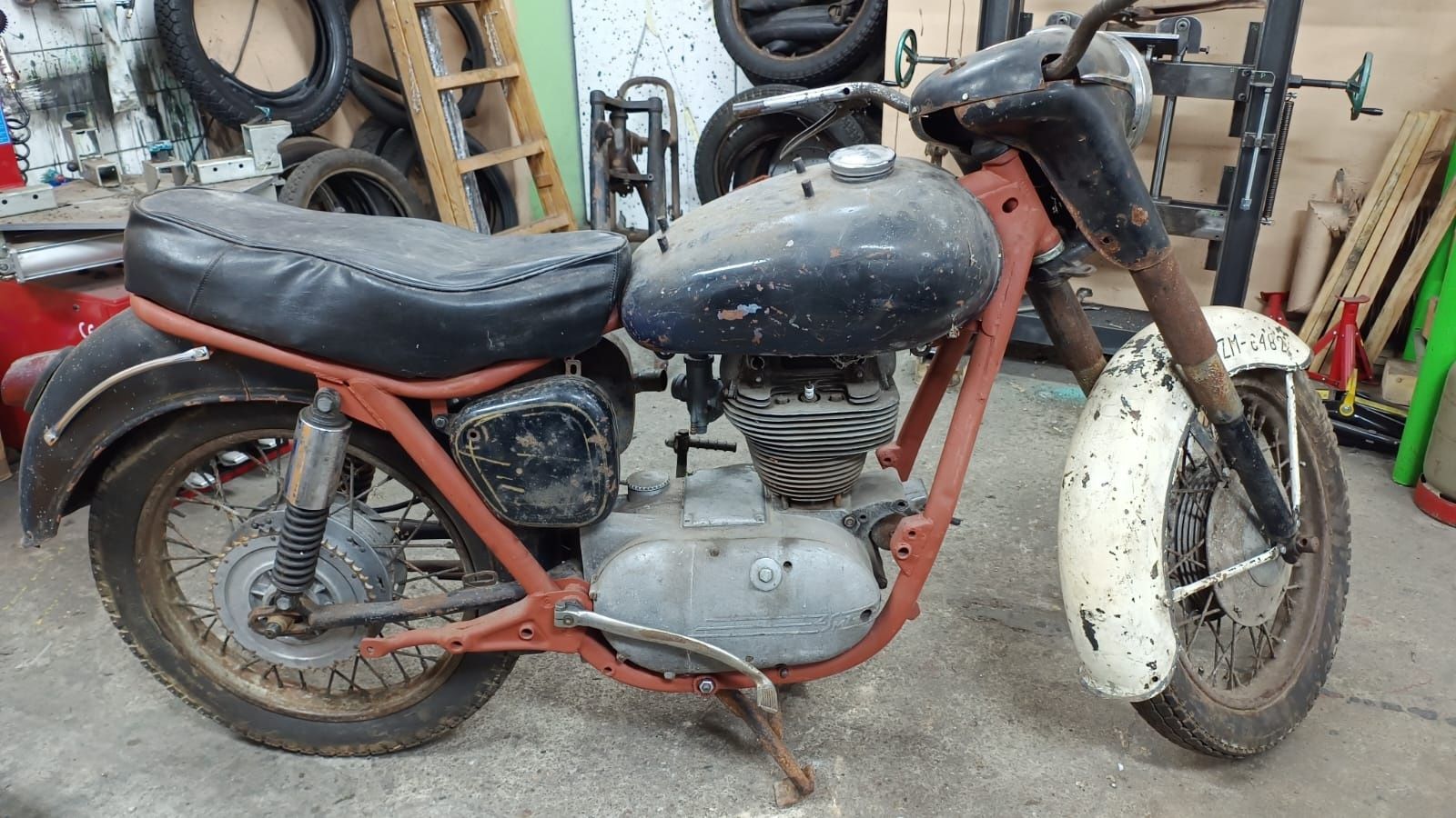 Motocykl Junak m10 - baza