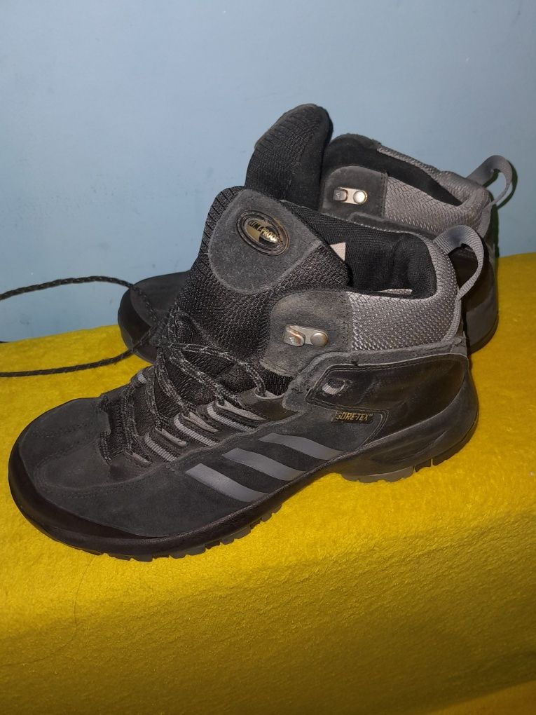 Ботинки Аdidas(Gore-tex),кросівки на хлопчика(р.36,5)