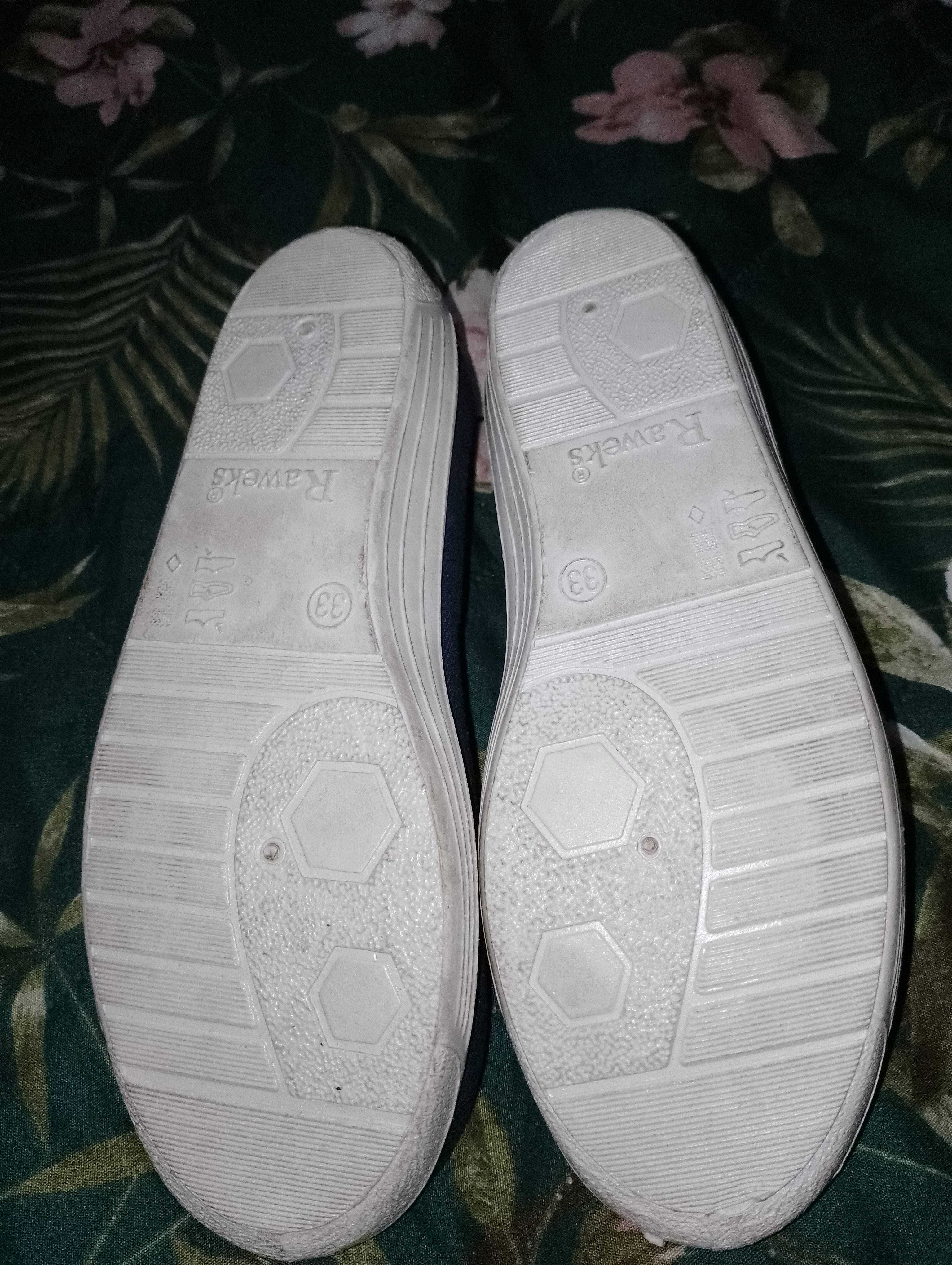 Buty/kapcie dziecięce r. 33