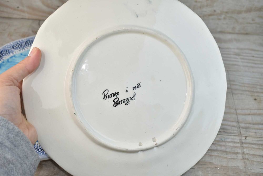 Prato vintage de loiça de pintado à mão - artigo de coleção