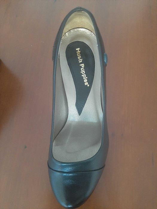 Sapatos pretos Hush Puppies em bom estado n° 38