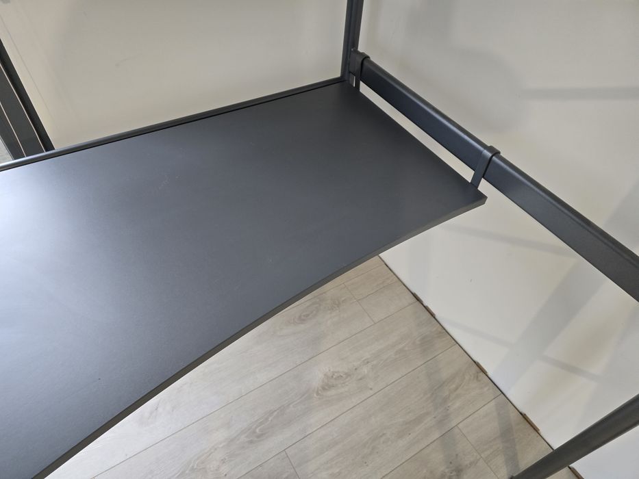 Łóżko piętrowe IKEA Svarta + biurko + materac stan BDB