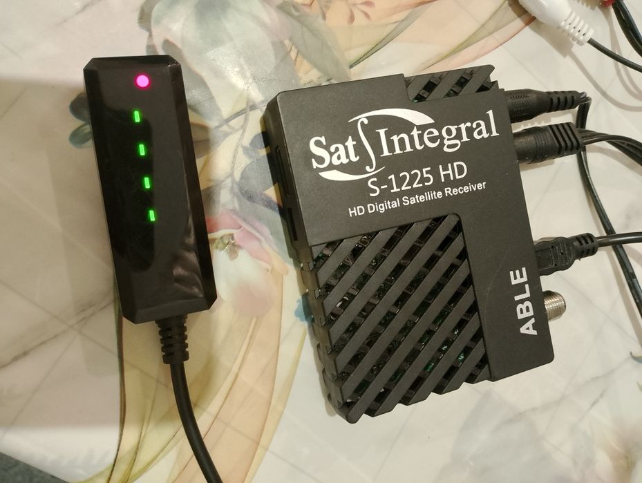 Приставка до телевізора, супутниковий ресивер