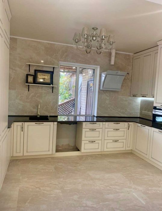 Срочно продам две одинаковые люстры!!!