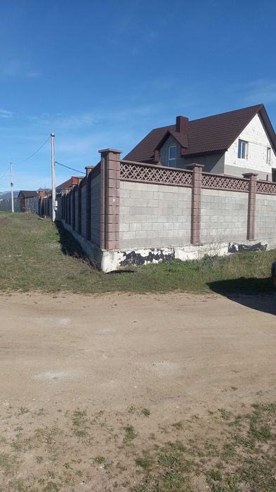 Паркани, колони, колотий блок, кришки, парапети