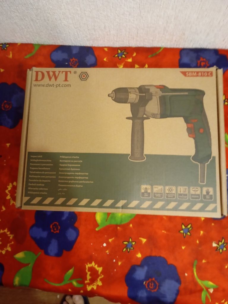 Продается новая в упаковке ударная Эл дрель DWT
