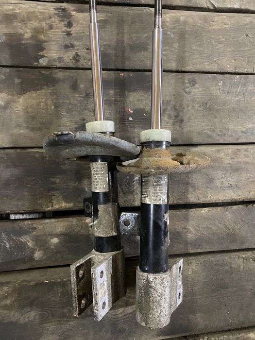 Амортизатор на Peugeot 5008