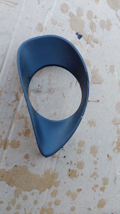 ramka, obudowa halogenu, kratka zderzaka yaris 2