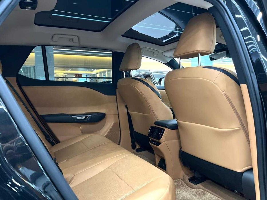 Lexus RZ 450e 2023 року